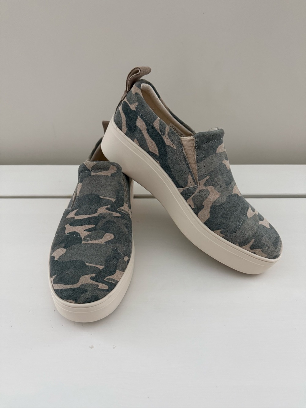 TOMS Camo Suede Platform Slip On Sneakers Womens 7